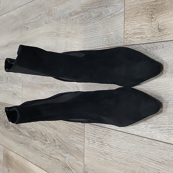 Charles By Charles David Size 5 1/2 Chisel Black Snip Toe Bootie - Picture 2 of 9